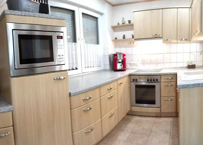 Mones Monteur- Und *